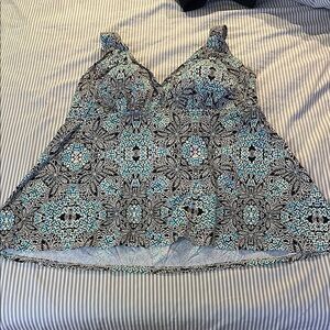 Women's green & Black Patterned V-Neck SWIM TOP. Size 22